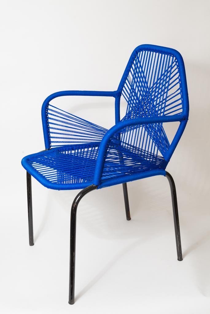Chaise bleue foncée